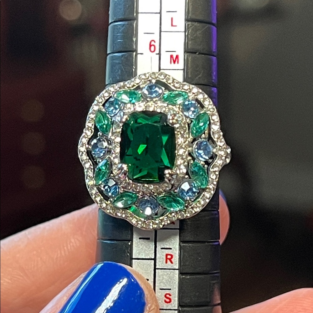 Colorful Sparkly Emerald Green Sapphire CZ Cluster Halo Cocktail Flashy Ring - Picture 5 of 7